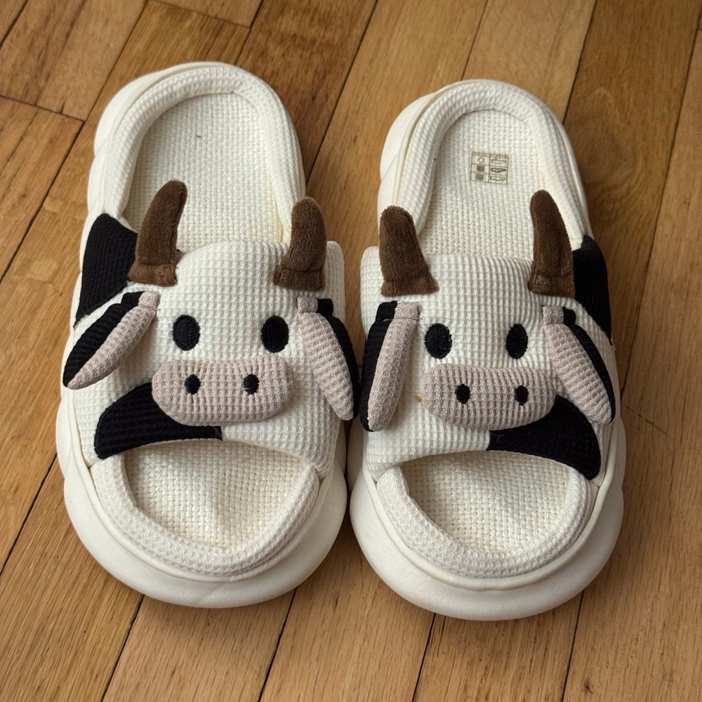 Novelty Cow Slippers - Fun Comfort Slides,‎ Cozy House Shoes Size 40-41 - Picture 6 of 7
